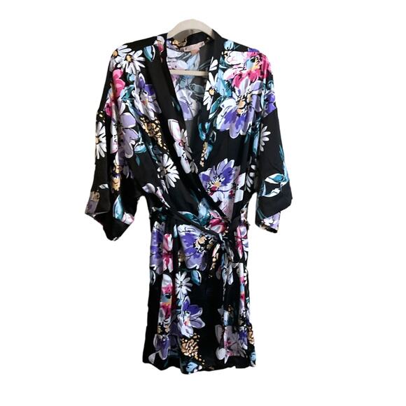 SoHo Apparel Robe Plus Size 1XL Pink Purple Short Silky Relaxed Fit Tie Belt - Picture 1 of 10